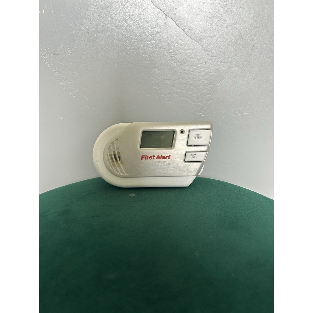 FIRST ALERT Combination Explosive Gas and Carbon Monoxide Alarm with Backlit